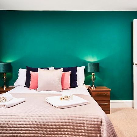 Newcastle Treasure - Sleeps 4 - Lower Ground Floor Buitenkant foto