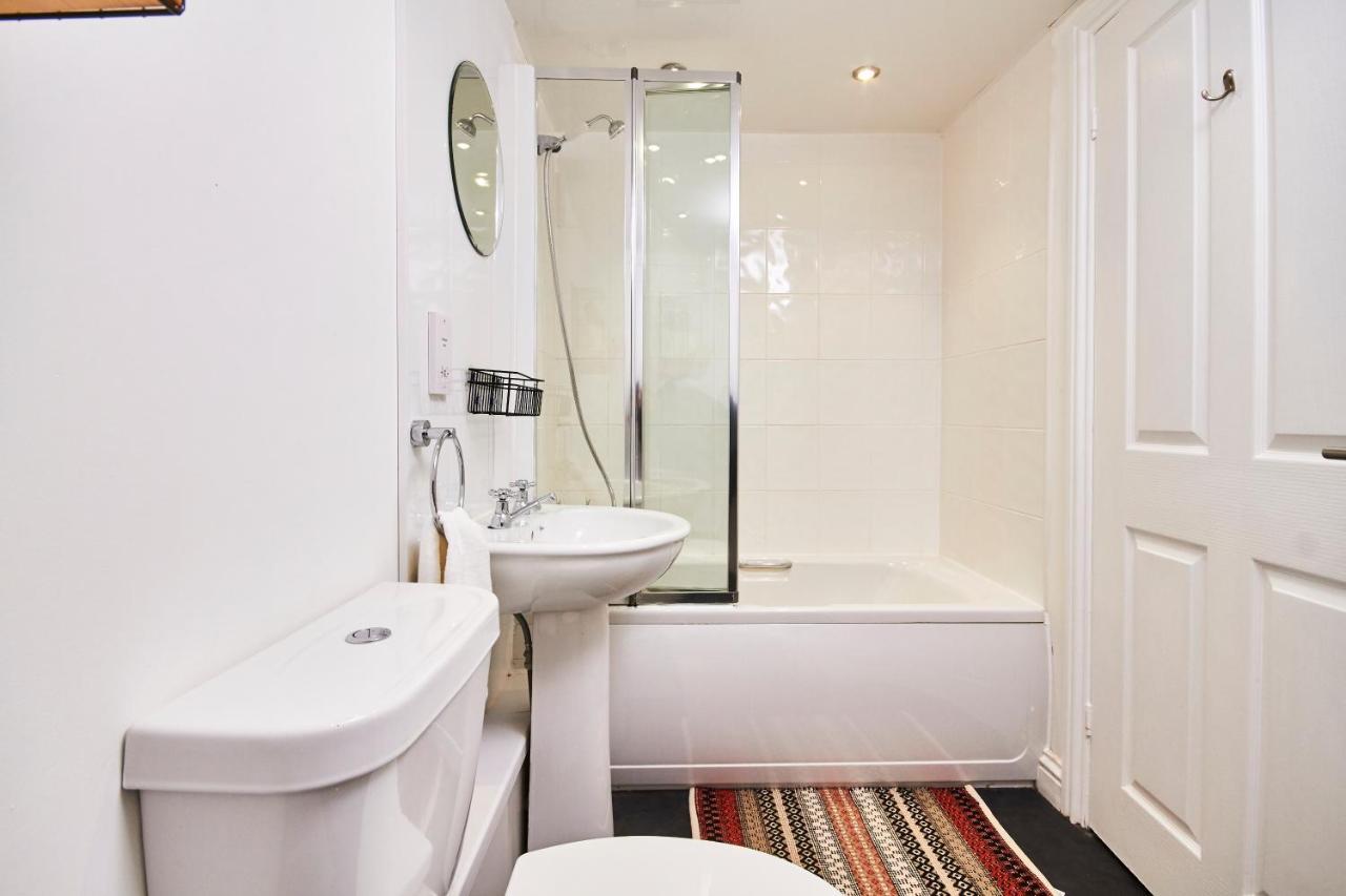 Newcastle Treasure - Sleeps 4 - Lower Ground Floor Buitenkant foto