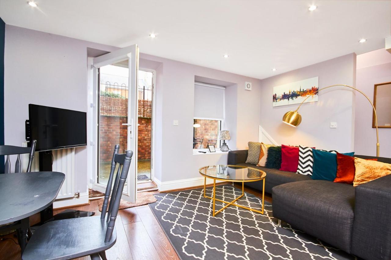 Newcastle Treasure - Sleeps 4 - Lower Ground Floor Buitenkant foto